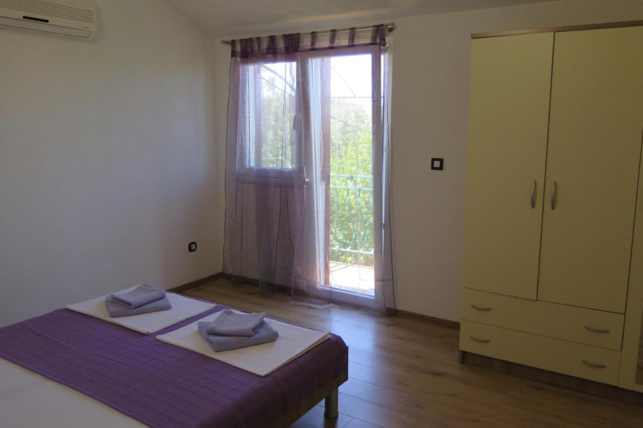 Lumbrela Apartments สตารีกราด-ปาเคลนีซา ภายนอก รูปภาพ