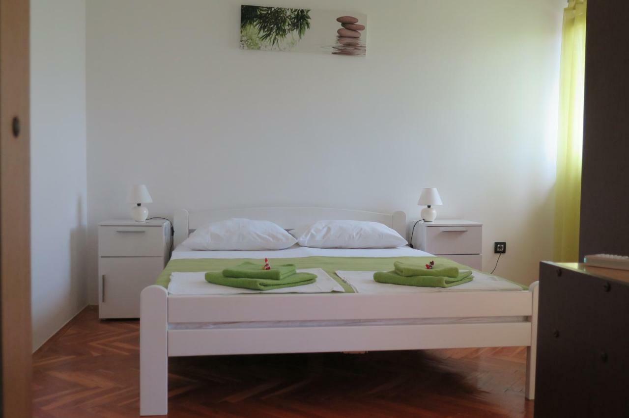 Lumbrela Apartments สตารีกราด-ปาเคลนีซา ภายนอก รูปภาพ