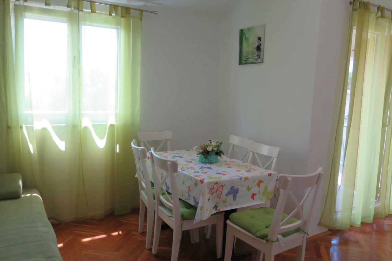 Lumbrela Apartments สตารีกราด-ปาเคลนีซา ภายนอก รูปภาพ